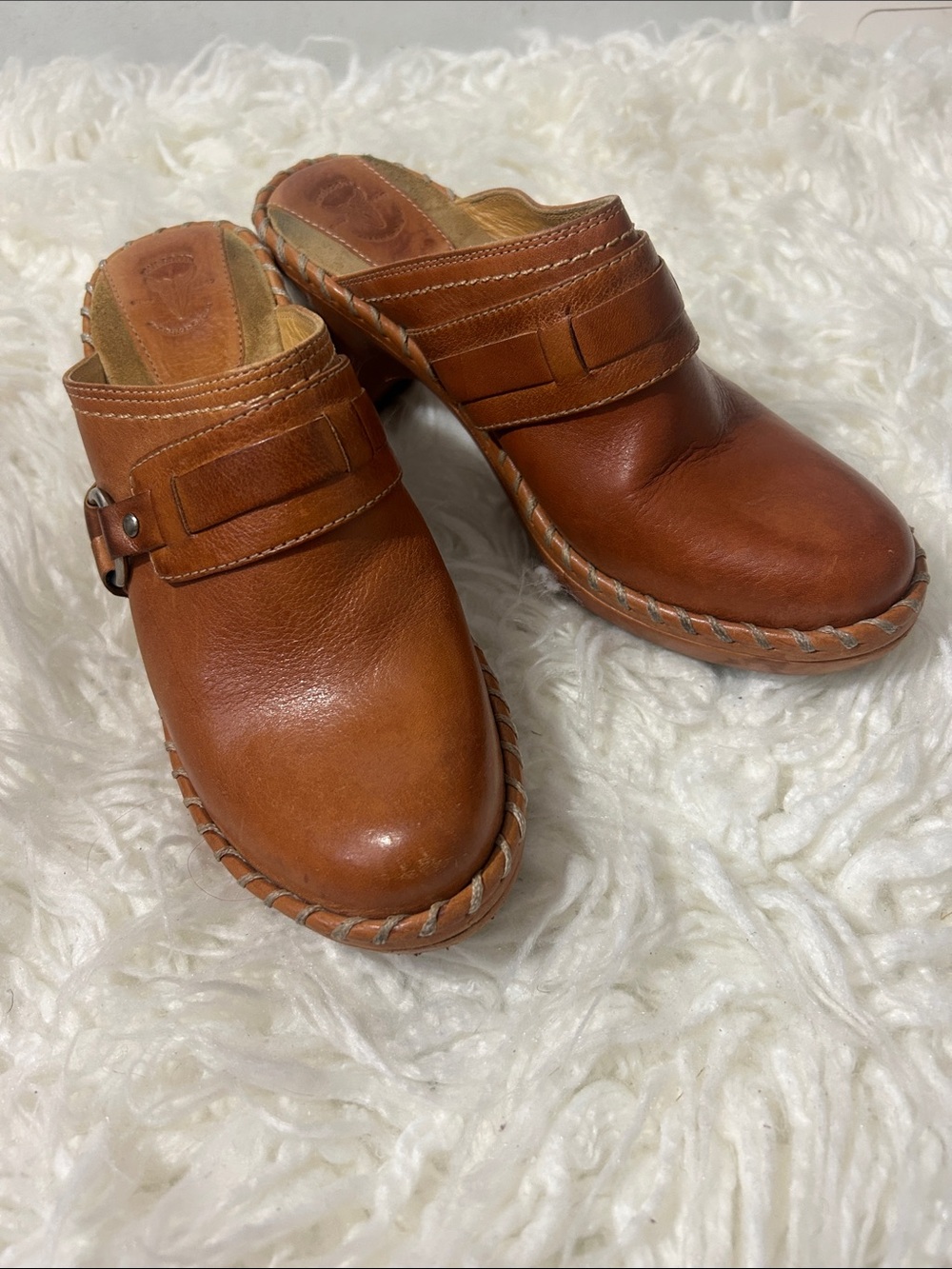 Frye Charlotte Ring Tan Leather Slip-On Clogs with Buckle Detail size 7 - Picture 2 of 10